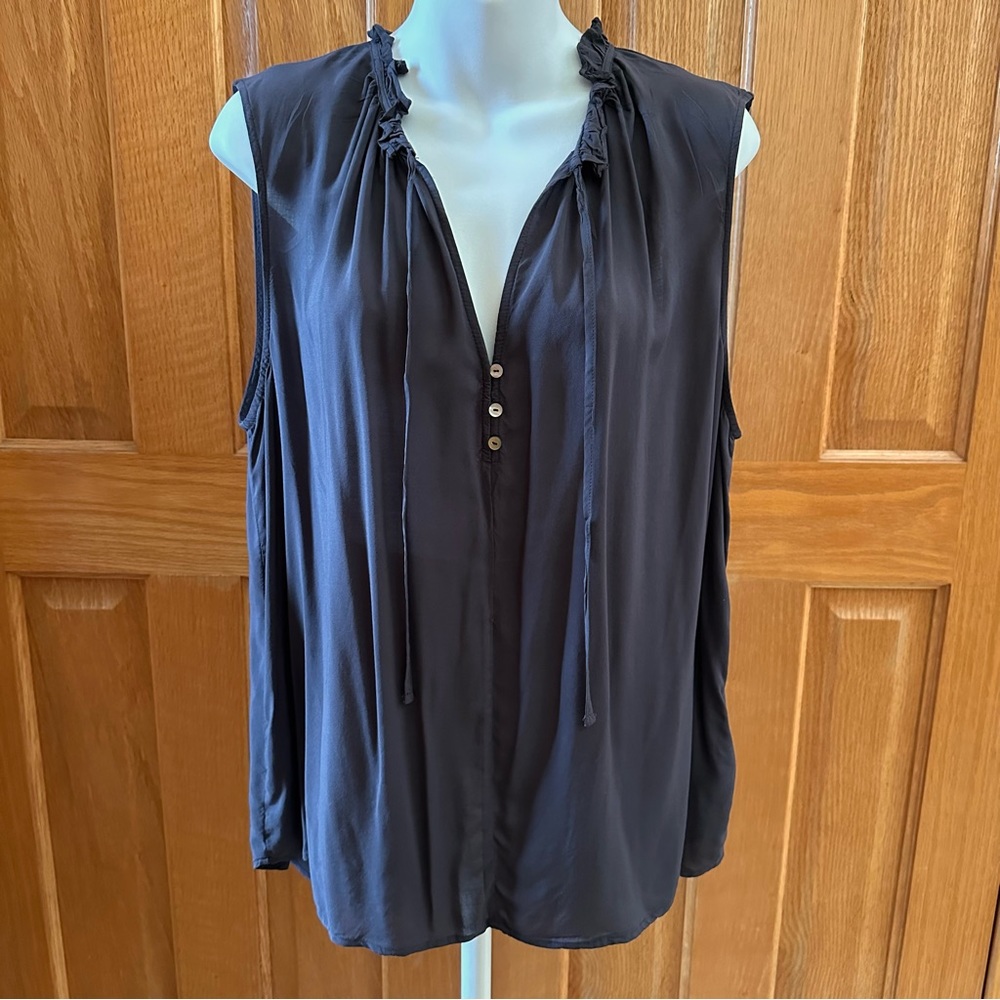 H&M Sleeveless Tie-collar Viscose Blouse